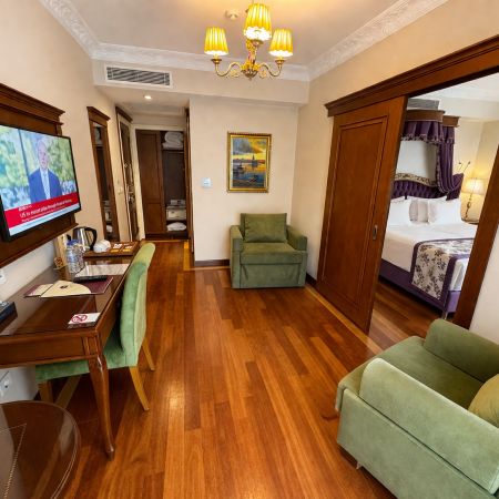 GLK sea mansion suites family room.png