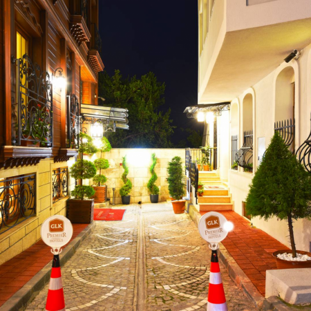 sea mansion & Heretage entrance.png